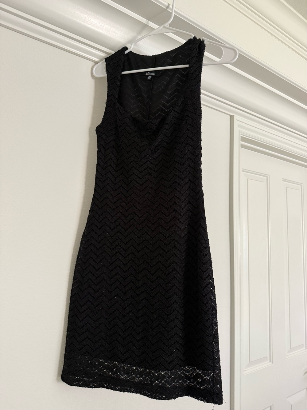 Wendye Chaitin Black Sleeveless Chevron Lace Shift Dress